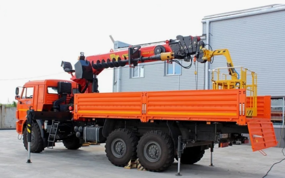 Бортовой автомобиль КАМАЗ 43118 с КМУ Инман ИТ-200